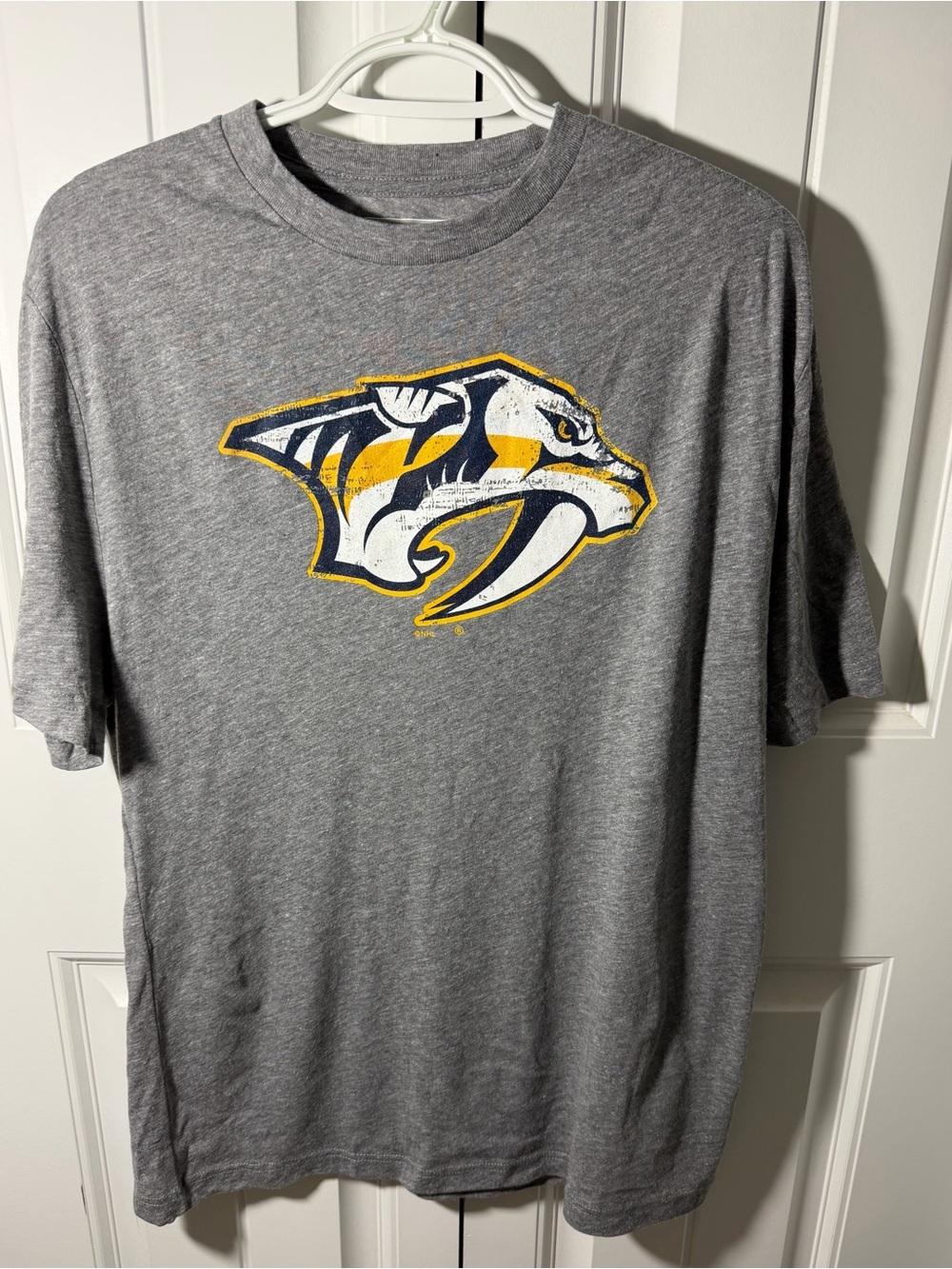Nashville Predators Fanatics T-Shirt Men’s Medium Gray Distressed NHL NWOT